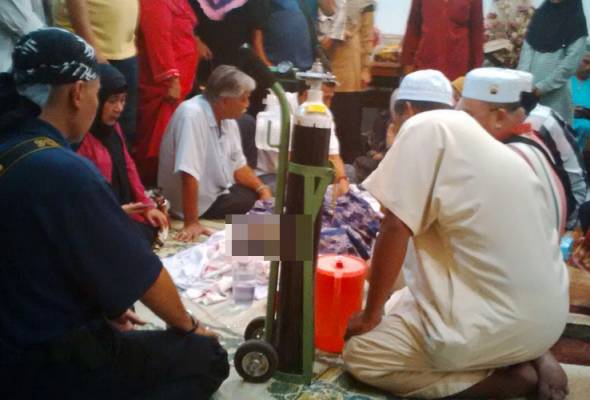 Jenazah murid sekolah dipatuk ular dikebumikan pagi ini Jenazah murid sekolah dipatuk ular dikebumikan pagi ini