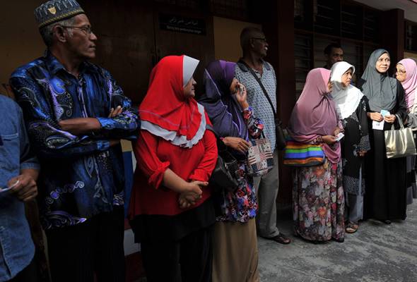 Tidak rasmi: BN kekalkan kerusi Sungai Besar dan Kuala Kangsar Tidak rasmi: BN kekalkan kerusi Sungai Besar dan Kuala Kangsar