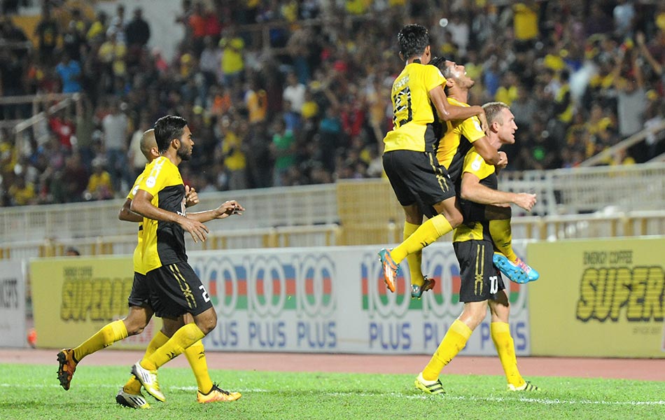 Pemain Negeri Sembilan meraikan kejayaan mereka selepas Alexander Moreton Smith menjaringkan gol kedua semasa perlawanan menentang Melaka pada 19 Julai 2016. - Foto BERNAMA Pemain Negeri Sembilan meraikan kejayaan mereka selepas Alexander Moreton Smith menjaringkan gol kedua semasa perlawanan menentang Melaka pada 19 Julai 2016. - Foto BERNAMA
