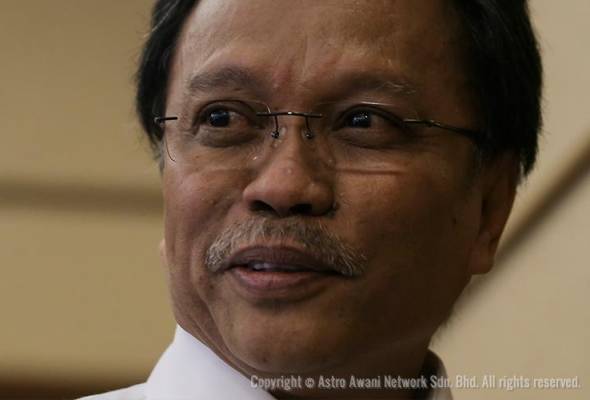 Shafie Apdal gesa Musa Aman letak jawatan Shafie Apdal gesa Musa Aman letak jawatan