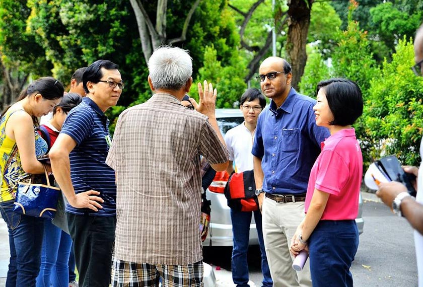 Tharman conducting door to door visits along Dunearn Rd. Photo: Chan Kwai Kien Facebook.