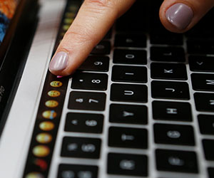 Pelancaran Macbook Pro baharu Pelancaran Macbook Pro baharu