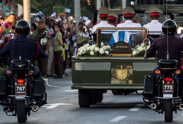 Mendiang Fidel Castro disemadi Mendiang Fidel Castro disemadi