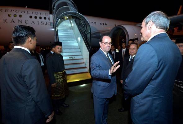 Presiden Perancis akhiri lawatan negara dua hari ke Malaysia Presiden Perancis akhiri lawatan negara dua hari ke Malaysia