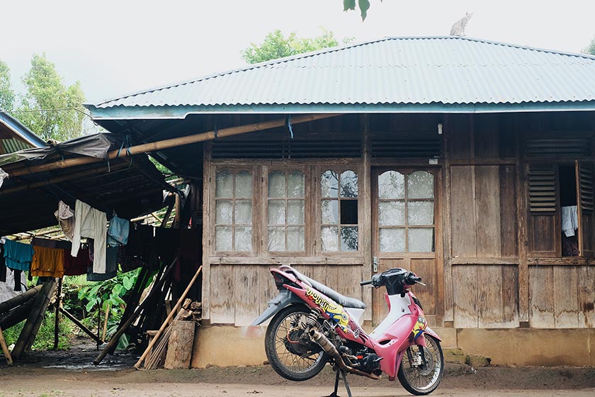  Fernando and Putri are currently staying with Putri’s family in Kanonang, 20 minutes away from Bukit Kasih where Fernando works as a tour guide. Karim Raslan Photo