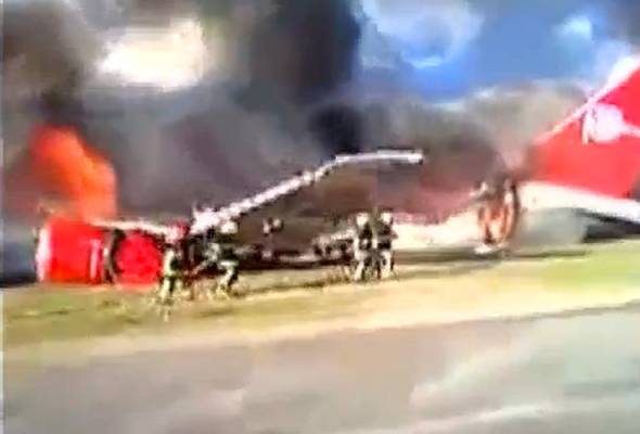 Pesawat terbakar semasa mendarat di Peru, kesemua penumpang selamat Pesawat terbakar semasa mendarat di Peru, kesemua penumpang selamat