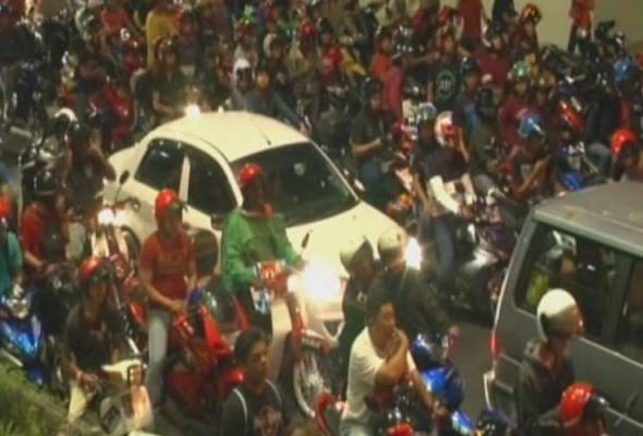 'Ibarat cacing kepanasan', ratusan 'mat motor' terkepung dalam Ops Tutup 'Ibarat cacing kepanasan', ratusan 'mat motor' terkepung dalam Ops Tutup