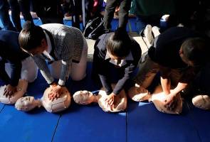 Semua sekolah dan institusi pengajian tinggi di negara ini boleh memasukkan latihan CPR ke dalam aktiviti ko-kurikulum mereka. Ilmu CPR mampu selamatkan nyawa - Aktivis sosial