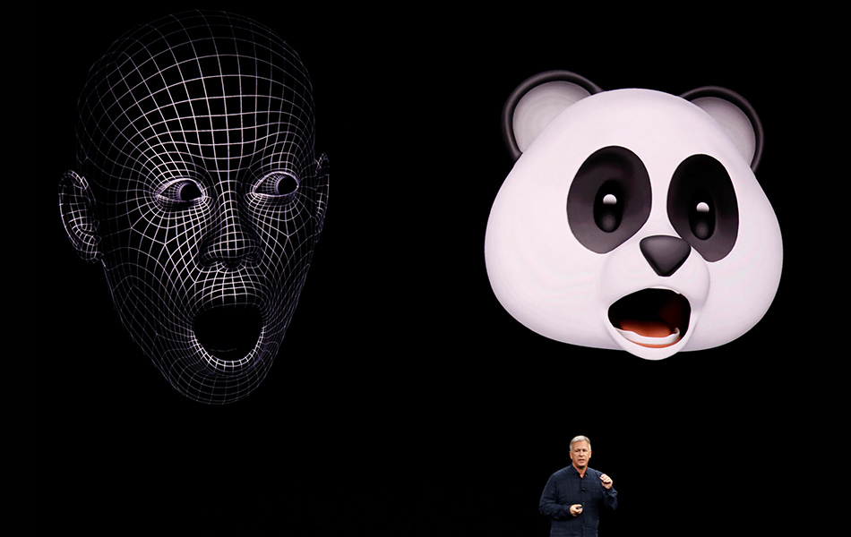 Naib Presiden Pemasaran Apple Inc, Phil Schiller turut memperkenalkan Animoji semasa majlis pelancaran iPhone 8 di Cupertino, California, Amerika Syarikat 12 September 2017. - REUTERS/Stephen Lam Naib Presiden Pemasaran Apple Inc, Phil Schiller turut memperkenalkan Animoji semasa majlis pelancaran iPhone 8 di Cupertino, California, Amerika Syarikat 12 September 2017. - REUTERS/Stephen Lam