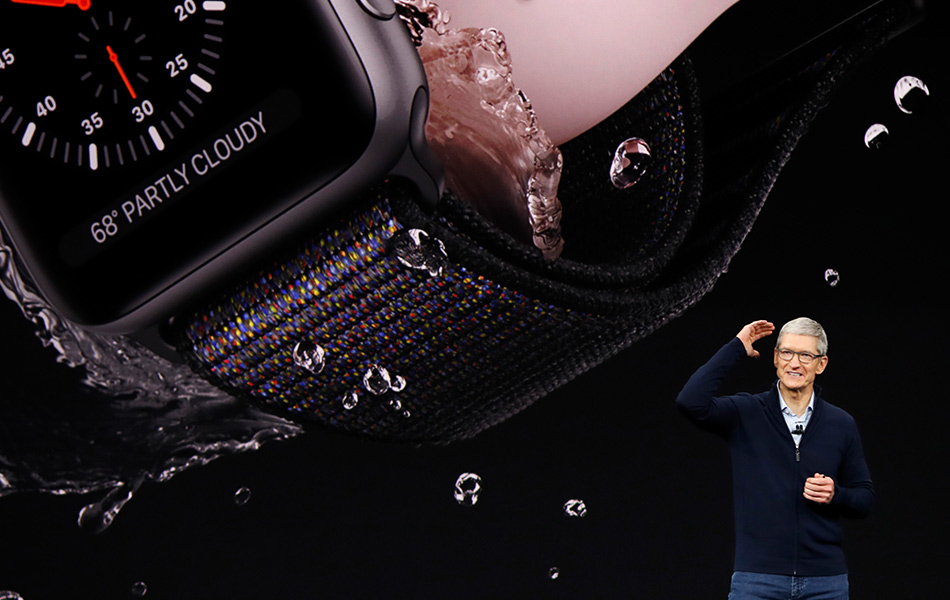 Apple juga memperkenalkan jam tangan pintar terbaharu, dimana pengguna boleh membuat panggilan dan mengakses internet tanpa membawa bersama telefon pintar itu. - REUTERS/Stephen Lam Apple juga memperkenalkan jam tangan pintar terbaharu, dimana pengguna boleh membuat panggilan dan mengakses internet tanpa membawa bersama telefon pintar itu. - REUTERS/Stephen Lam