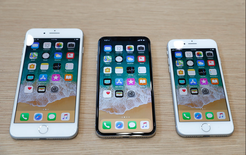 iPhone 8 Plus, iPhone X and iPhone 8 ditayangkan semasa majlis pelancaran telefon pintar itu di Cupertino, California, Amerika Syarikat pada 12 September 2017.- REUTERS/Stephen Lam iPhone 8 Plus, iPhone X and iPhone 8 ditayangkan semasa majlis pelancaran telefon pintar itu di Cupertino, California, Amerika Syarikat pada 12 September 2017.- REUTERS/Stephen Lam