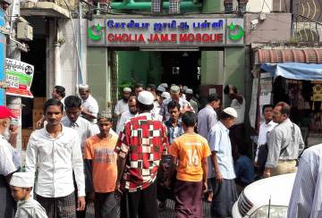 Ketika Rakhine terbakar, orang Islam Burma fikirkan nasib mereka