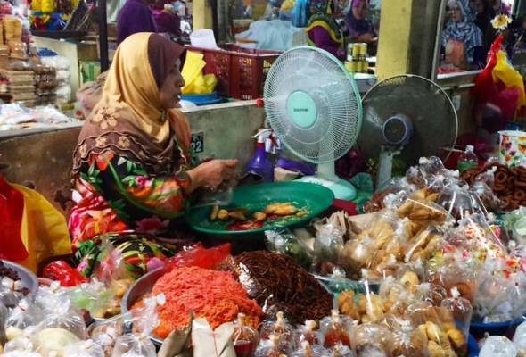 Peniaga Pasar Besar Pasir Puteh enggan pindah, tunggu keputusan rayuan di mahkamah Peniaga Pasar Besar Pasir Puteh enggan pindah, tunggu keputusan rayuan di mahkamah