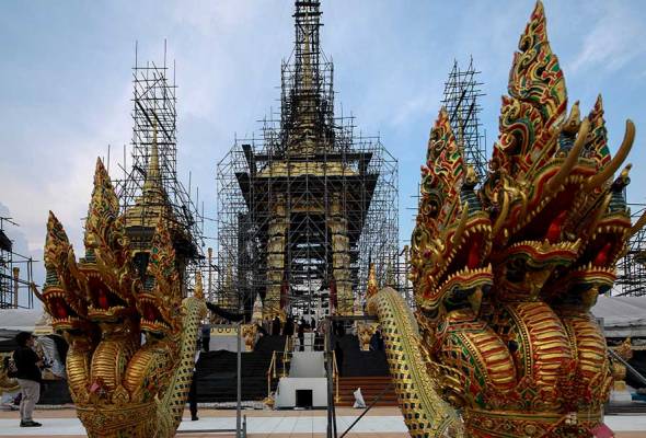 Sultan Nazrin wakili Malaysia ke upacara persemadian Diraja Thailand Sultan Nazrin wakili Malaysia ke upacara persemadian Diraja Thailand