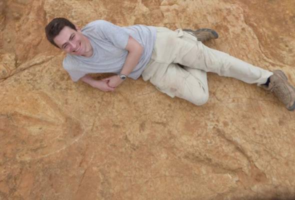 Penemuan fosil tapak kaki di Afrika bukti kewujudan awal dinosaur karnivor gergasi Penemuan fosil tapak kaki di Afrika bukti kewujudan awal dinosaur karnivor gergasi