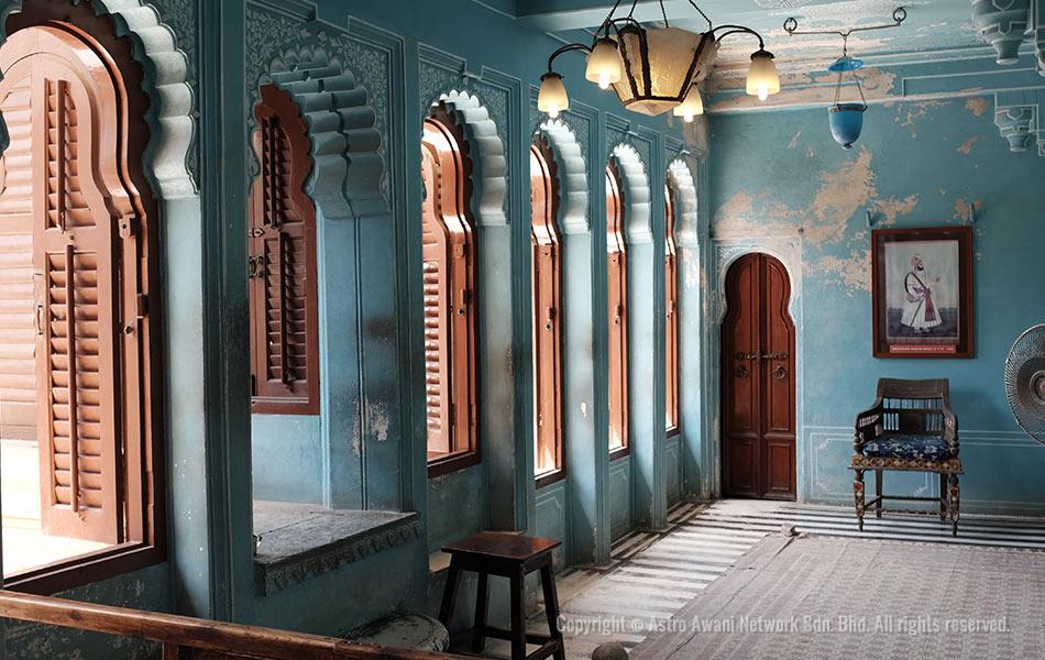 Salah satu sudut di dalam Istana Bandar, Udaipur. Istana ini dibina dalam tempoh masa 400 tahun daripada beberapa pemerintah dinasti Mewar, bermula dengan Maharana Udai Singh II pada 1553. Bandar Udaipur turut ditubuhkan pada tahun yang sama. - Foto Astro AWANI/Israr Khalid Salah satu sudut di dalam Istana Bandar, Udaipur. Istana ini dibina dalam tempoh masa 400 tahun daripada beberapa pemerintah dinasti Mewar, bermula dengan Maharana Udai Singh II pada 1553. Bandar Udaipur turut ditubuhkan pada tahun yang sama. - Foto Astro AWANI/Israr Khalid