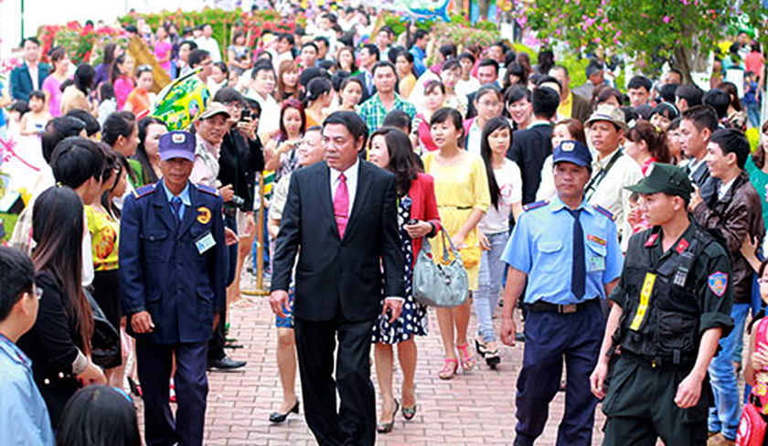 Nguyen was a popular leader, regularly thronged by crowds wherever he went. Pix courtesy of PetroVietnam.