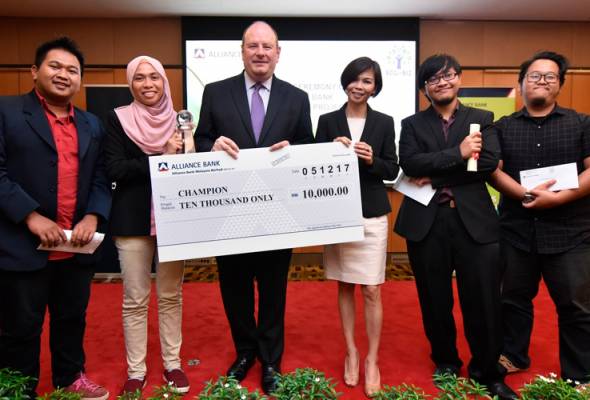 IIUM students win top banking award IIUM students win top banking award