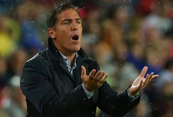 Sevilla pecat Eduardo Berizzo seminggu selepas kembali daripada pembedahan kanser Sevilla pecat Eduardo Berizzo seminggu selepas kembali daripada pembedahan kanser