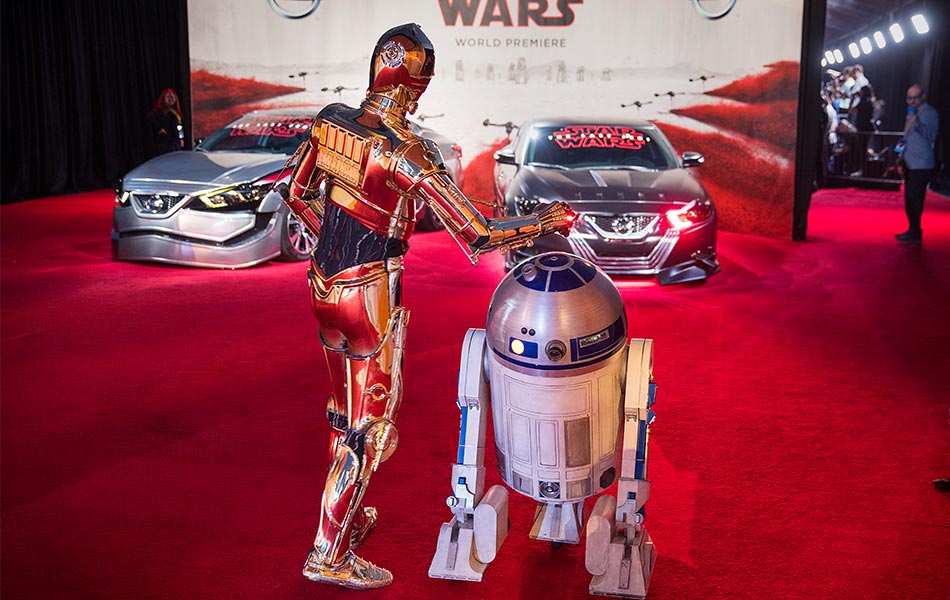 C-3PO dan R2-D2 bersama Nissan yang merupakan peneraju utama Star Wars: The Last Jedi, filem arahan Rian Johnson yang akan ditayangkan mulai 15 Disember, 2017. - Colin Young-Wolff / Invision / AP Images C-3PO dan R2-D2 bersama Nissan yang merupakan peneraju utama Star Wars: The Last Jedi, filem arahan Rian Johnson yang akan ditayangkan mulai 15 Disember, 2017. - Colin Young-Wolff / Invision / AP Images