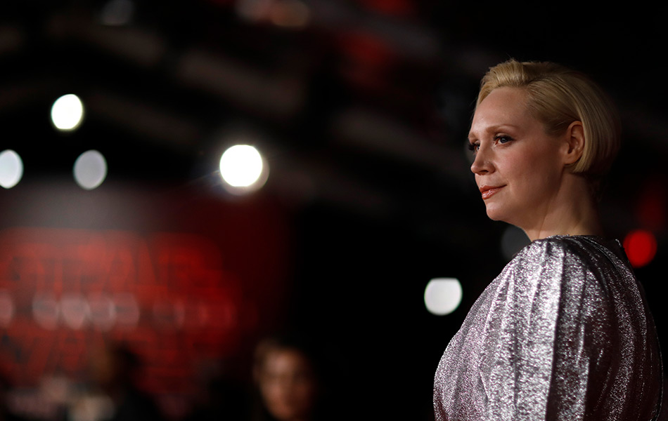 Pelakon Gwedoline Christie pada Tayangan Perdana Filem Star Wars: The Last Jedi di Los Angeles, California, 9 Disember, 2017. - REUTERS / Mario Anzuoni Pelakon Gwedoline Christie pada Tayangan Perdana Filem Star Wars: The Last Jedi di Los Angeles, California, 9 Disember, 2017. - REUTERS / Mario Anzuoni