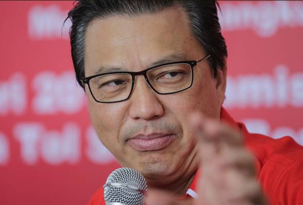 Tiong Lai tidak mampu menahan deraian air mata Tiong Lai tidak mampu menahan deraian air mata