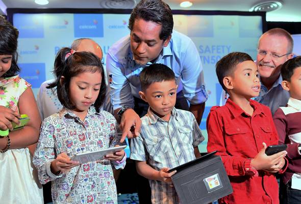 Tangani masalah masa depan bermula sekarang - Khairy Tangani masalah masa depan bermula sekarang - Khairy