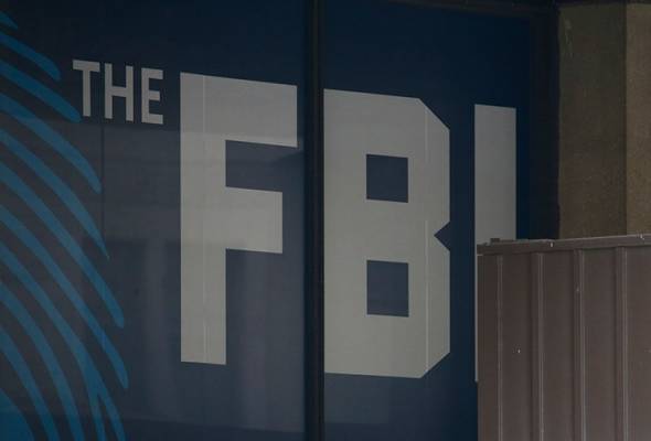 Trump says FBI missed signs on Florida shooting due to Russia probe, draws criticism Trump says FBI missed signs on Florida shooting due to Russia probe, draws criticism