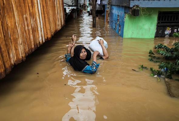 Empat maut, dua masih hilang dalam kejadian tanah runtuh di Bogor Empat maut, dua masih hilang dalam kejadian tanah runtuh di Bogor