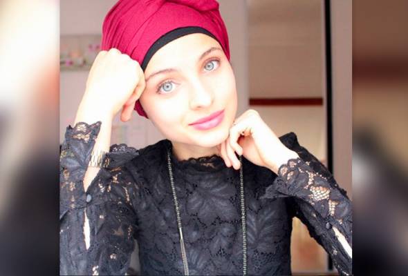 Netizen desak tarik balik penyertaan peserta berhijab pertama The Voice Netizen desak tarik balik penyertaan peserta berhijab pertama The Voice