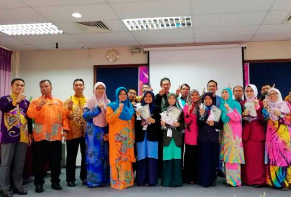 Tiga pengacara AWANIJr muncul tokoh Nilam Terengganu Tiga pengacara AWANIJr muncul tokoh Nilam Terengganu