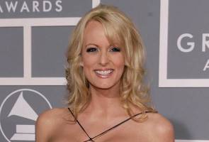 Pelakon filem lucah yang mendakwa pernah mengadakan hubungan sulit dengan Presiden Amerika Syarikat Donald Trump di tahan di sebuah kelab. Bintang filem lucah, Stormy Daniels ditahan