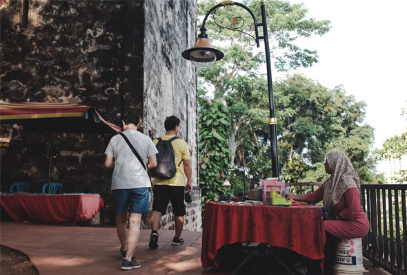 PRU14: Ini kisah penjual cenderamata di Kota A Famosa PRU14: Ini kisah penjual cenderamata di Kota A Famosa