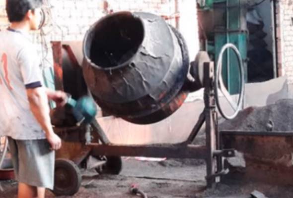 Kopi dicampur serbuk bateri terpakai, abu batu-bata Kopi dicampur serbuk bateri terpakai, abu batu-bata