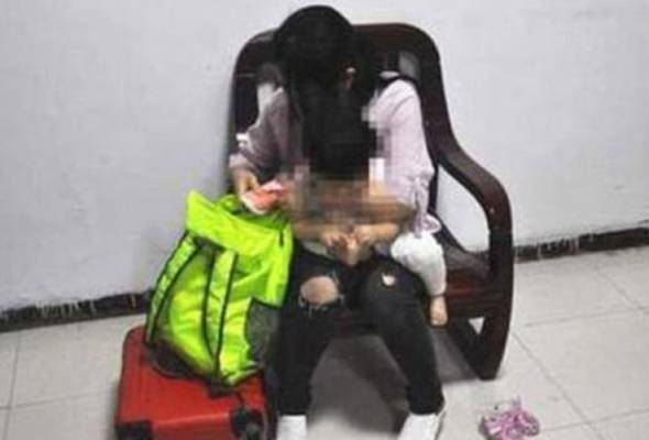 Keji! Ibu gamak jual anak untuk beli alat solek Keji! Ibu gamak jual anak untuk beli alat solek