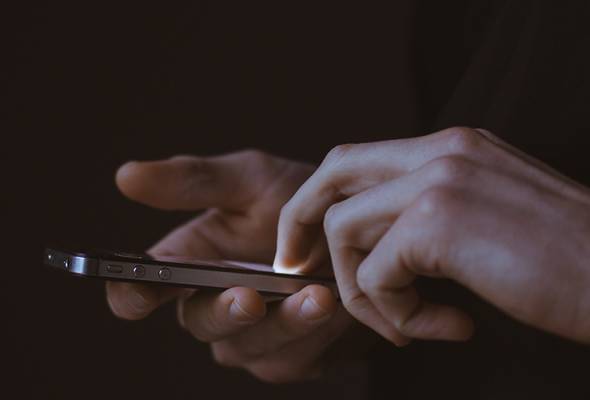 Xiao Wang bertindak sedemikian tujuh tahun lalu, ketika iPhone 4 baru sahaja dilancarkan. Jual buah pinggang demi iPhone, lelaki muda ini akhirnya terlantar derita