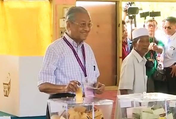 Tun M pun dah mengundi! Tun M pun dah mengundi!