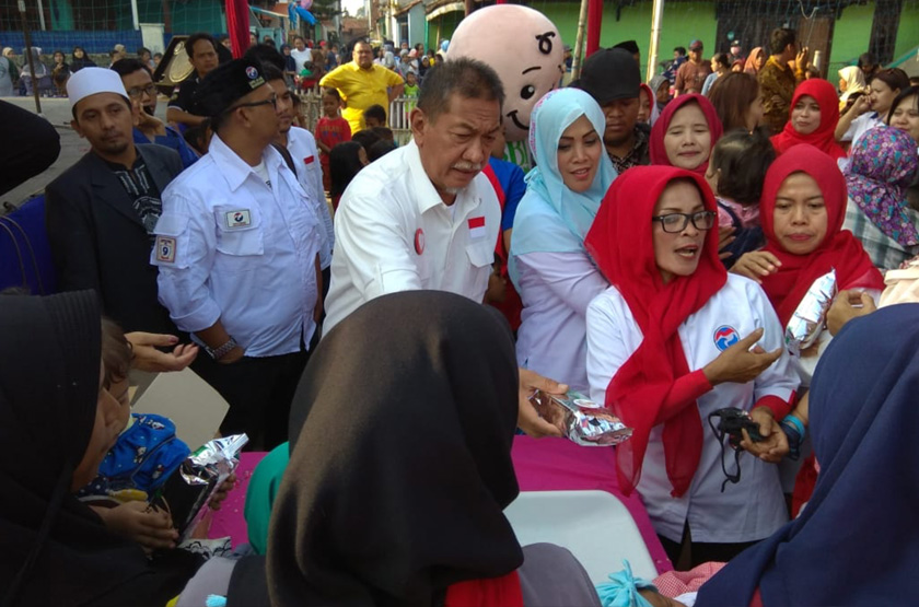 Deddy Mizwar participating in a community event in West Java’s capital of Bandung. Pix by Regit/Ceritalah