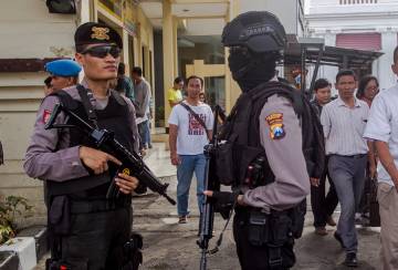 Keganasan muncul dengan wajah luar biasa