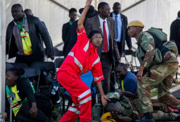 49 orang cedera dalam letupan di perhimpunan politik Presiden Zimbabwe, kata polis 49 orang cedera dalam letupan di perhimpunan politik Presiden Zimbabwe, kata polis