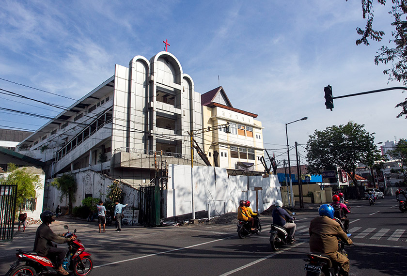 Surabaya Centre Pentecostal Church, after Dita Oepriarto detonated his car-laden bomb at its entrance, killing seven others. Fully Syafi/Ceritalah