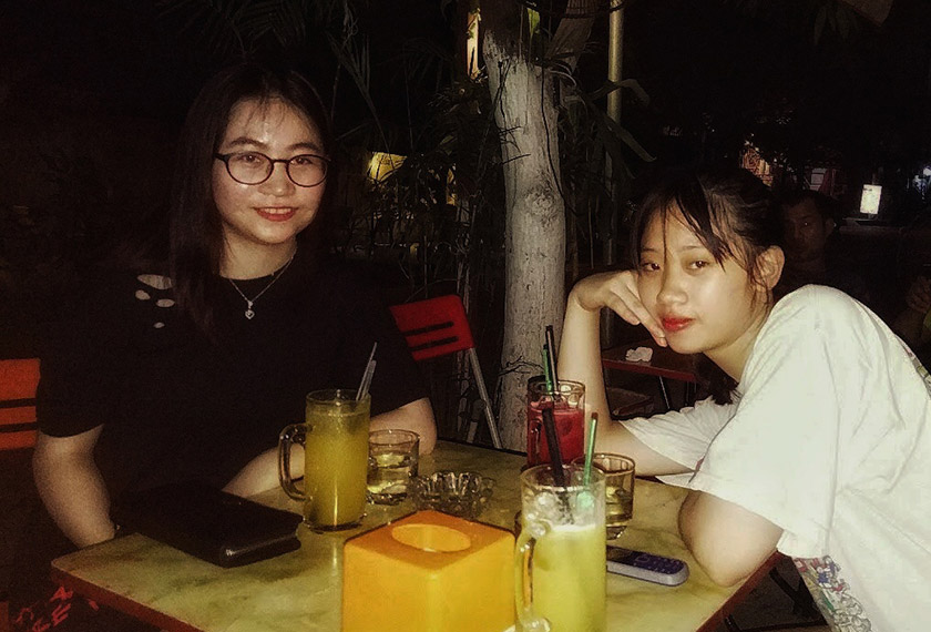 HR manager Duong Ha (left) supports Russia while her friend Vietnam National University student Do Trang (right) is drawn to Germany’s “handsome” players.