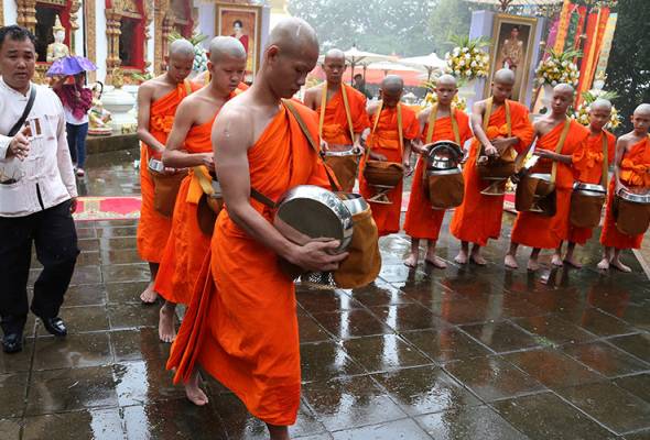 Remaja terperangkap di Gua Tham Luang 'hidup' seperti sami selama sembilan hari Remaja terperangkap di Gua Tham Luang 'hidup' seperti sami selama sembilan hari