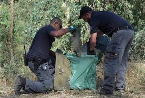 Pesawat tempur Israel melepaskan beberapa peluru berpandu di kedudukan tentera Syria berhampiran dengan Bukit Golan yang diduduki Israel. Syria tangkis serangan udara Israel di Qunietra