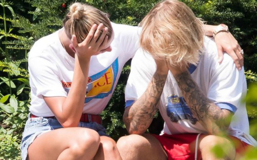 Terbaru, sekeping foto Justin yang menangis di hadapan Hailey telah tersebar dan ia telah mengundang perhatian para peminat. Justin Bieber menangis hadapan Hailey Baldwin... Akhirnya peminat tahu punca