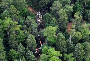 Kementerian Pertahanan memaklumkan pasukan penyelamat berjaya menemui lapan mangsa di kawasan terhempas, Maebashi Jepun. Lapan ditemui, seorang masih hilang, helikopter terhempas di Jepun
