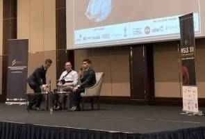 Anwar Ibrahim mahu golongan belia terus menjadi pemangkin perubahan di Malaysia. Anak muda jangan takut beri pendapat - Anwar