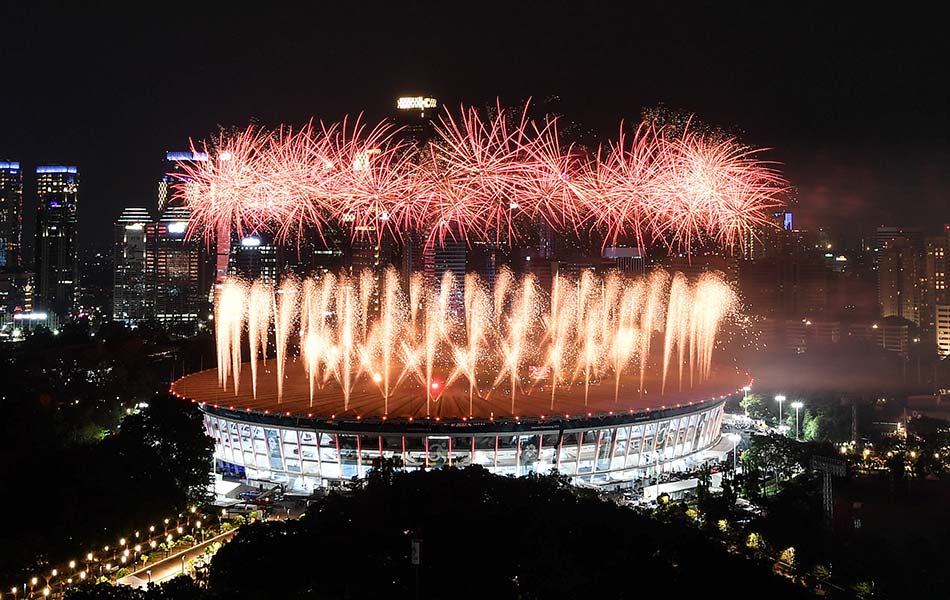 Persembahan bunga api mewarnai ruang udara pada Upacara Pembukaan Sukan Asia Jakarta Palembang 2018 di Stadium Gelora Bung Karno pada 18 Ogos di Jakarta, Indonesia. Pada edisi kali ini, kontinjen Malaysia diwakili oleh seramai 418 atlet. - fotoBERNAMA Persembahan bunga api mewarnai ruang udara pada Upacara Pembukaan Sukan Asia Jakarta Palembang 2018 di Stadium Gelora Bung Karno pada 18 Ogos di Jakarta, Indonesia. Pada edisi kali ini, kontinjen Malaysia diwakili oleh seramai 418 atlet. - fotoBERNAMA