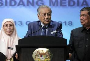 Menurut Tun Dr Mahathir Mohamad, beliau tidak mempunyai urusan untuk masuk campur dalam hal ehwal dalaman parti politik lain. Buktikan tuduhan! - Tun M