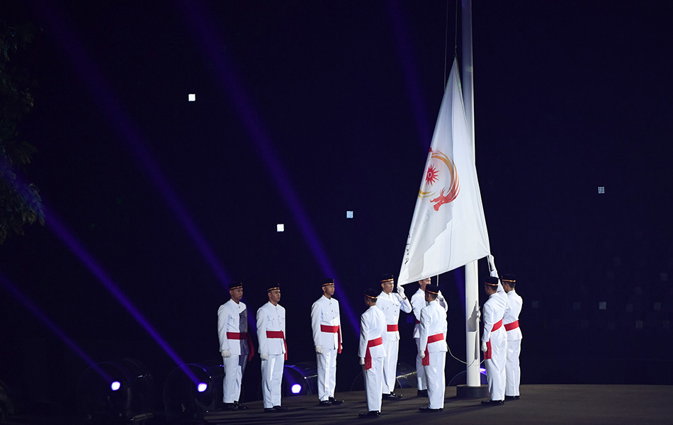 Upacara menaikkan bendera kejohanan pada acara pembukaan rasmi Sukan Asia Jakarta Palembang 2018 di Kompleks Gelora Bung Karno pada 18 Ogos di Jakarta, Indonesia. Sebanyak 45 negara Asia bersaing pada temasya sukan empat tahun sekali itu dengan tema Energy of Asia yang berlangsung dari 18 Ogos hingga 2 September. Ini kali kedua Indonesia menjadi tuan rumah temasya sukan kedua terbesar dunia itu selepas edisi 1962 yang diadakan di Jakarta. - fotoBERNAMA Upacara menaikkan bendera kejohanan pada acara pembukaan rasmi Sukan Asia Jakarta Palembang 2018 di Kompleks Gelora Bung Karno pada 18 Ogos di Jakarta, Indonesia. Sebanyak 45 negara Asia bersaing pada temasya sukan empat tahun sekali itu dengan tema Energy of Asia yang berlangsung dari 18 Ogos hingga 2 September. Ini kali kedua Indonesia menjadi tuan rumah temasya sukan kedua terbesar dunia itu selepas edisi 1962 yang diadakan di Jakarta. - fotoBERNAMA